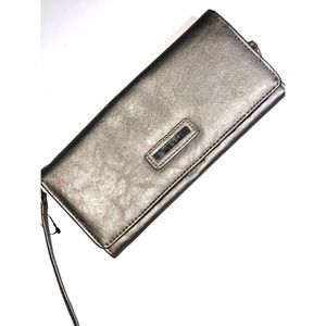 NWOT Kenneth Cole Reaction Wallet Wristlet Silver
